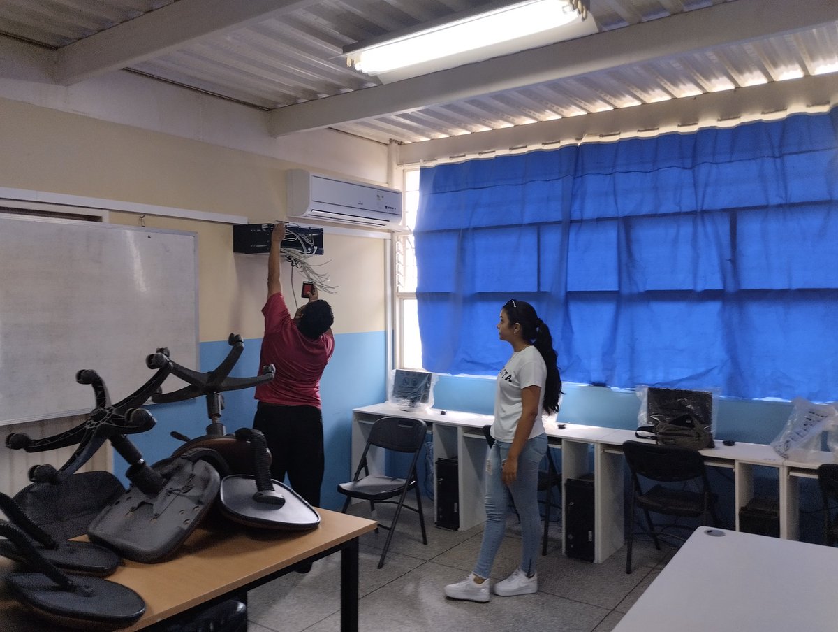 FundabitBnas's tweet image. #Barinas | Preparando nuestros espacios #CBIT del Municipio A.J.S, para el nuevo año escolar 2023-2024 se encuentren activos con el Plan de Conectividad a Internet que se ejecuta en las Instituciones educativas gracias a nuestro presidente @NicolasMaduro 

#SomosFundabit