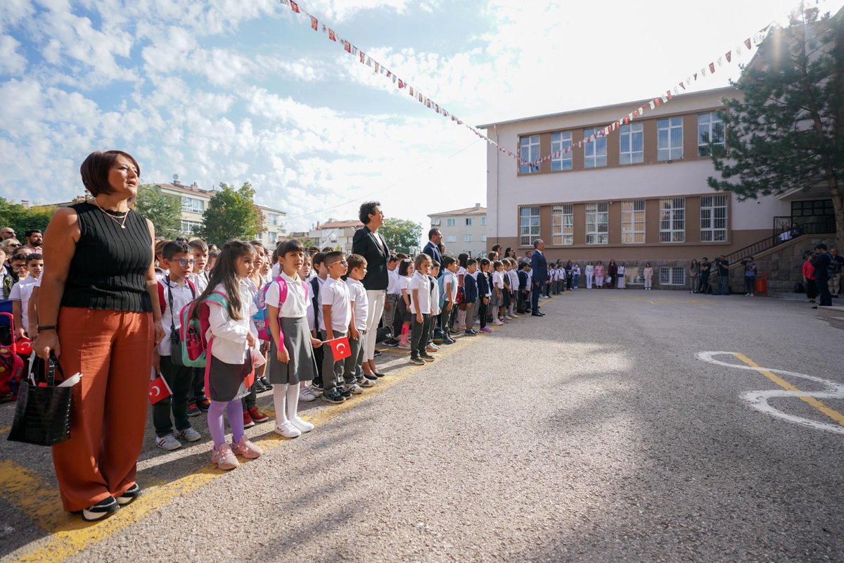 tcmeb's tweet photo. 11 Eylül Pazartesi Günü Başlayacak 2023-2024 Eğitim Öğretim Yılı Boyunca Alınacak “Okul Güvenlik Tedbirleri”ne İlişkin Yazı, İllere Gönderildi

👉https://t.co/yLmlroI5zA https://t.co/izjUkvgEgP