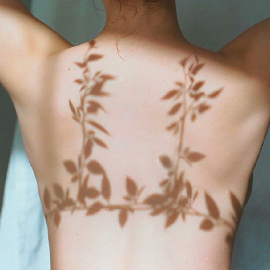 fubiz's tweet photo. Shadow Bra 🍃 https://t.co/5zUXpm4BvM