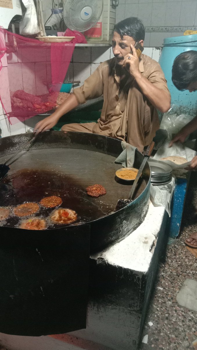 Adnan__Asim's tweet photo. #desi #chappalkabab #kabab https://t.co/zPDsh8vGCY