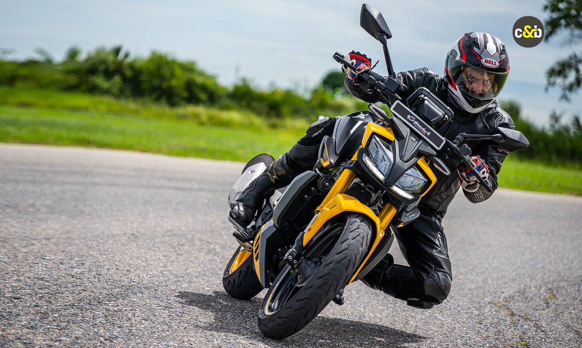 BoraPreetam's tweet photo. Have you seen the video review of the new @tvsmotorcompany @TVSApacheSeries #RTR310 yet @carandbike ? Click on link below!

#tvs #tvsapache #rtr310 #restlesstoplay 

https://t.co/ynthYbMXiO https://t.co/UPfkQmVMqY