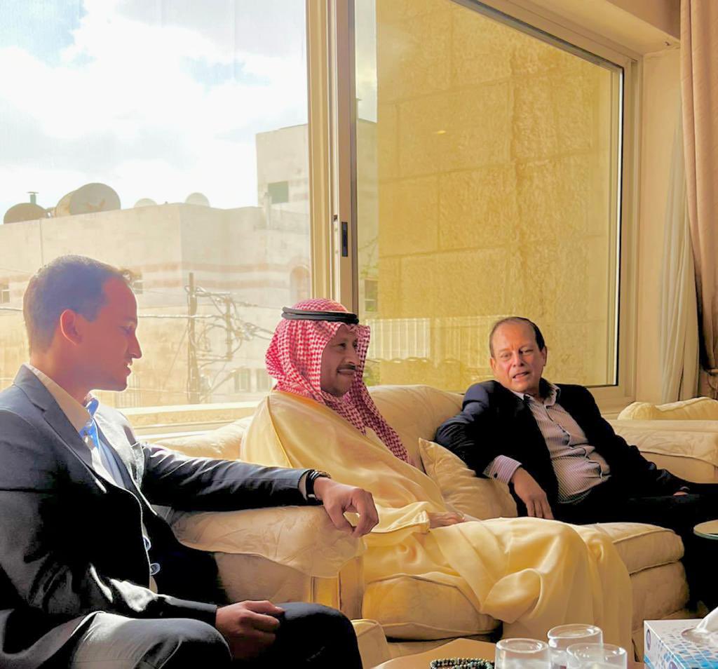 KSAembassyJO's tweet photo. قدم #سفير #خادم_الحرمين_الشريفين لدى #الأردن #نايف_بن_بندر_السديري، اليوم، واجب العزاء لعشيرة السمان، بوفاة والد زوجة الرئيس التنفيذي لشركة #أكواباور #الأردن الدكتور #مؤيد_السمان.
ودعا السديري الله عز وجل أن يتغمد الفقيد بواسع رحمته ويسكنه فسيح جناته ويلهم ذويه الصبر والسلوان. https://t.co/pvEITBEn4X
