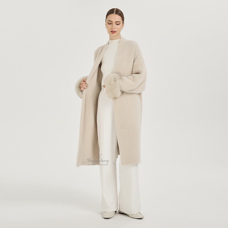 DAYMISFURRY's tweet photo. Obsessed with the new arrival long cardigan with fox fur cuff. #ootd #fur #coat #furcoat #jacket #furjacket #cardigan #longcoat #longjacket #longcardigan #foxfur #foxfurcuff #garment #outfits #outwear #clothing #girlsfashion #girlstyle #womenswear #womenfashion #womenstyle https://t.co/k7uaga2J6J