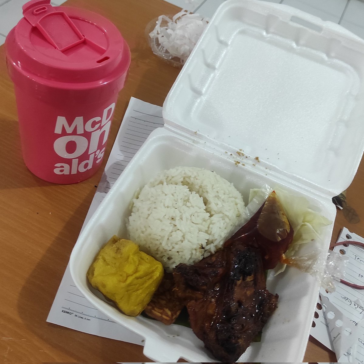 Hari ini latihan debat cape bngt, tapi besok lebih cape keknya