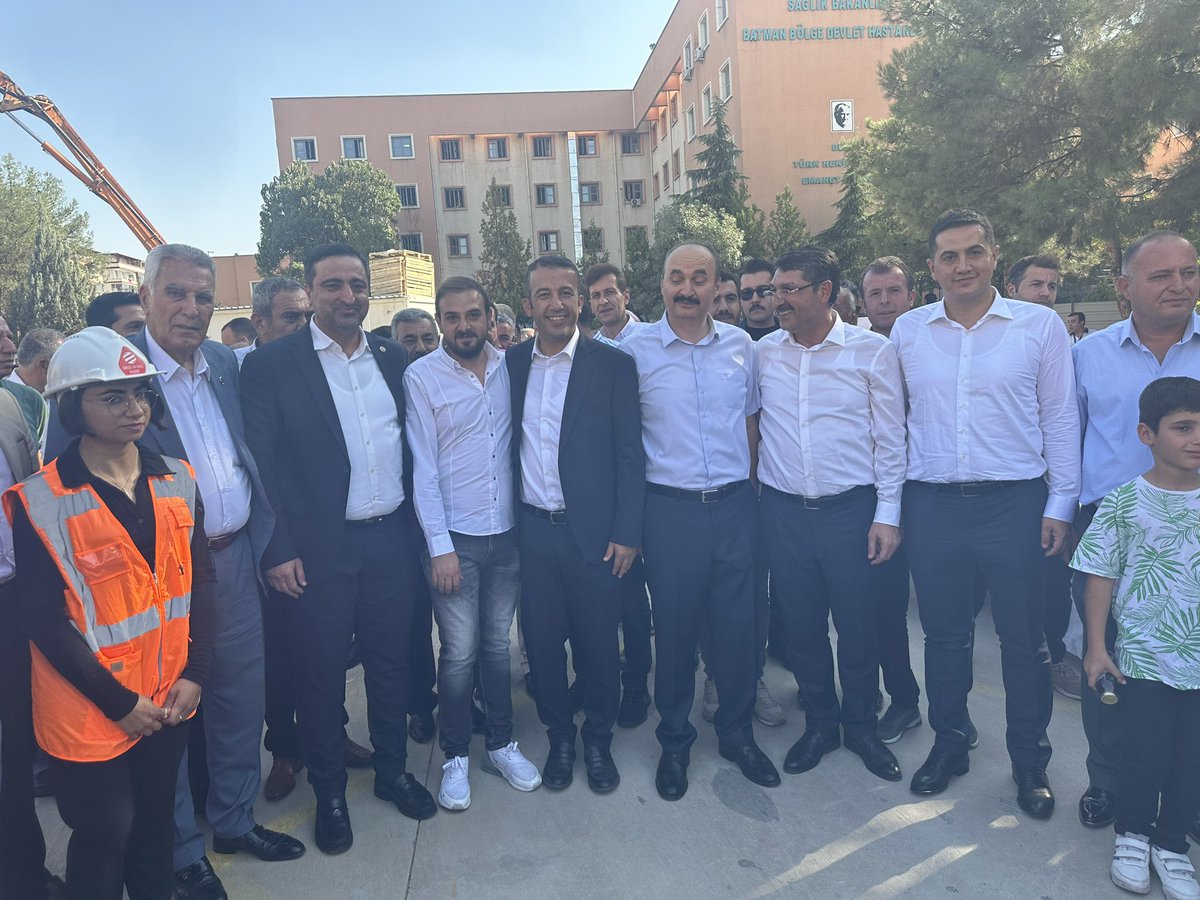 72mazecan's tweet photo. BATMAN ONKOLOJİ HASTANESİ TEMEL ATMA TÖRENİ BATMANIMIZA HAYIRLI OLSUN…@batmanvaliligi @fnasiroglu @AvSerkanRamanli @72akpartibatman @Batmantso @a_kadirdemir https://t.co/KhzGzIxzXs