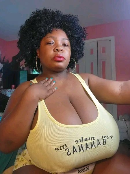 Plumpblack's tweet photo. Greetings from this side.
    
Show me some Love if I made you stop scrolling pleeaaaassseeeeeee 🙈😩 https://t.co/1MeK5qYEQJ