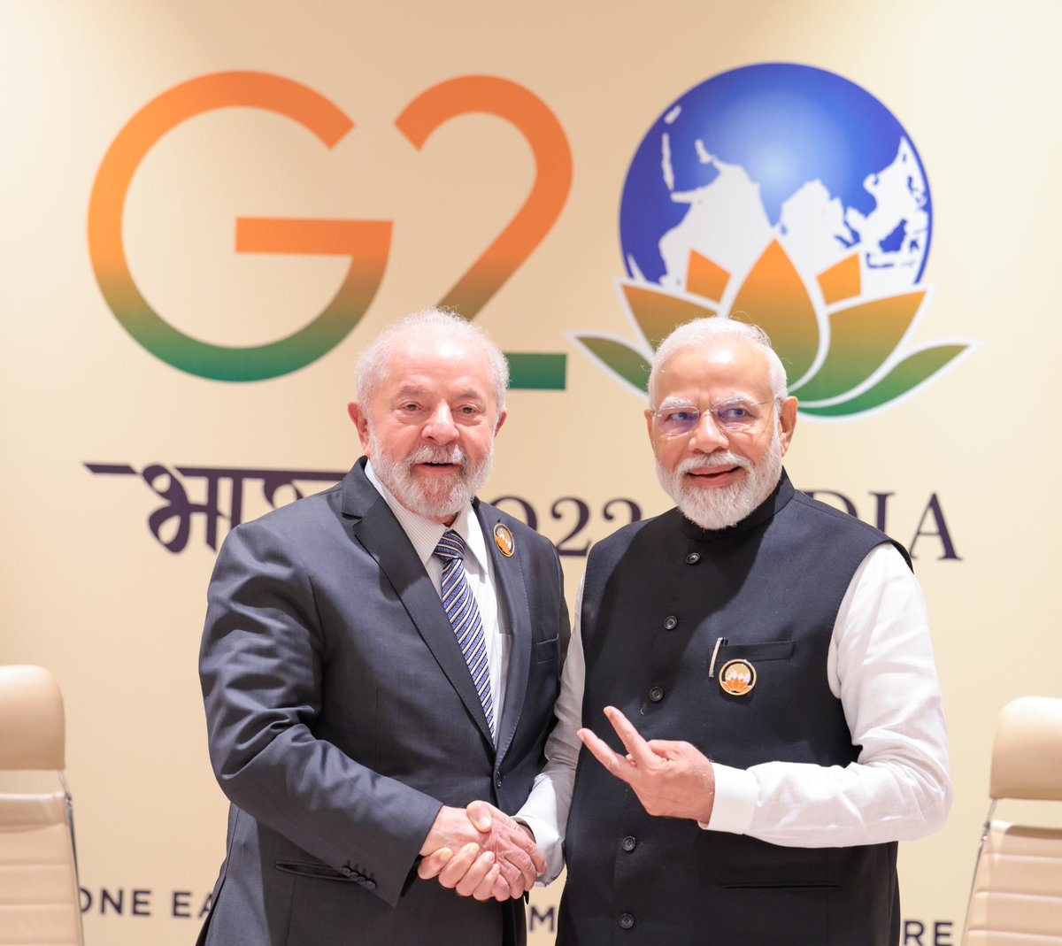 narendramodi's tweet photo. Uma excelente reunião com o Presidente @LulaOficial.  Os laços entre a Índia e o Brasil estão muito fortes.  Falámos sobre formas de estimular o comércio e a cooperação na agricultura, tecnologia e muito mais. Também transmiti os meus melhores votos para a próxima presidência do Brasil do G20.