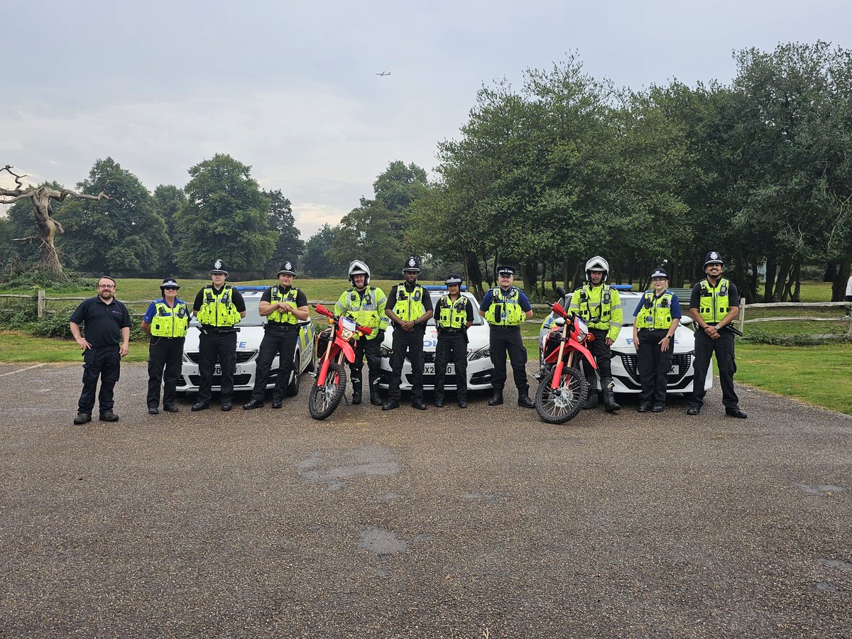 Sutton_WMP's tweet image. The Sutton Neighbourhood teams have joined forces today with @Trafficwmp and @BhamCityCouncil to target off road use and crime in the Sutton Coldfield area.
#safersutton
#teamwork