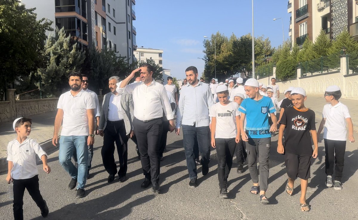 MEnesimir's tweet photo. #Batman  #HayatNamazlaGüzeldir programındayız…

MaşaAllah barekAllah @KuranNesliP teşekkür ediyoruz… https://t.co/tFO9X3cSKa