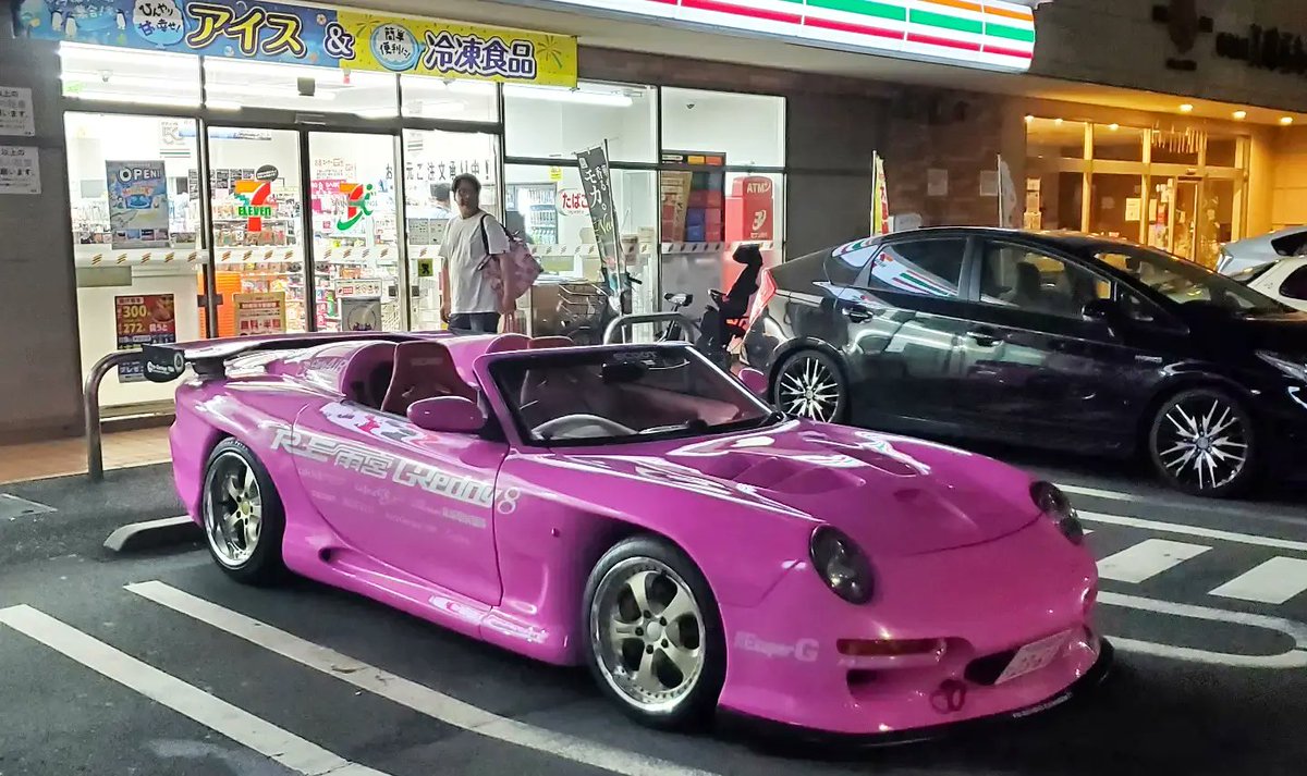 jdmglobalWH's tweet photo. Probably the craziest pair of RX7s we've seen on the streets of Japan 🤯. Read about them both in the August 30th article on Speedhunters!
#mazda #RX7 #fd3s #13b #rotary #mazdaspeed #panspeed #reamemiya #scootsports #brap #fdrx7 #widebody #fastandfurious #tokyodrift #jdm https://t.co/MleKMnisd0