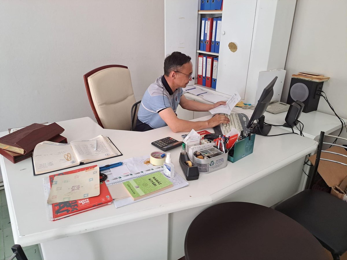 Та өөрийгөө Google-дэж чаддаг гэж бодож байна уу? Үгүй ээ та google-дэж чадахгүй. Та Google-ийг өдөр бүр ашигладаг ч бүх хайлтын аргуудыг мэдэхгүй. Тэгвэл дараах аргуудыг мэдээд авбал хайлт хийхэд илүү хялбар болно.

1. Үгийг тодорхойлох

Ямар нэгэн үгний толь бичгийн