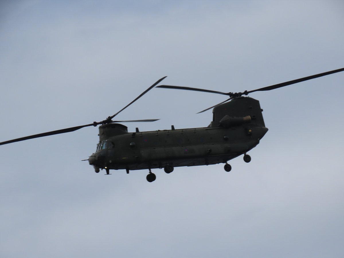 mes7585's tweet photo. Couple of pics from the @RoyalAirForce  @ChinookDisplay display @southayrshire Festival of Flight at the weekend https://t.co/SOYp7Omvz8