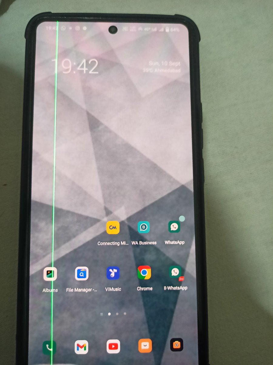 Iam_Jignesh's tweet image. @Vivo_India @JCvivoIndia @geetaj After Software Updating my Device. Suddenly. A Green Line appears On My Vivo X60. I haven't dropped my phone, not even a single time and no water damage too. Please help me resolve this issue. #vivoxseries #greenlinesproblem
