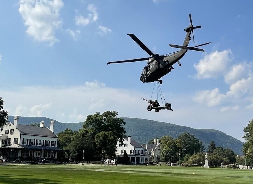 ShaneMorgan_WF6's tweet photo. #Redlegs are everywhere - come
Join us!  We go anywhere, anytime, and in any weather condition - FA delivers! Thanks @WestPoint_USMA @Commandant_USMA for loaning us Battle Space (Landing Zone Plain) during Branch Week! And well done @1_319AFAR and #screamingeagle #Army #Aviators https://t.co/MpTEoMPk3T