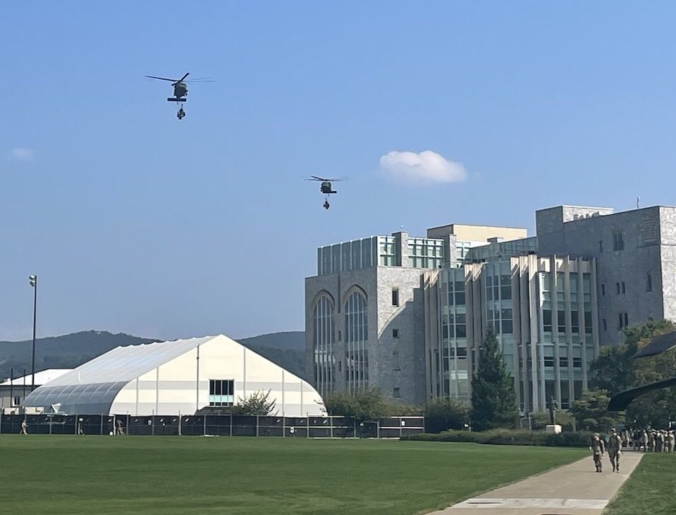 ShaneMorgan_WF6's tweet photo. #Redlegs are everywhere - come
Join us!  We go anywhere, anytime, and in any weather condition - FA delivers! Thanks @WestPoint_USMA @Commandant_USMA for loaning us Battle Space (Landing Zone Plain) during Branch Week! And well done @1_319AFAR and #screamingeagle #Army #Aviators https://t.co/MpTEoMPk3T