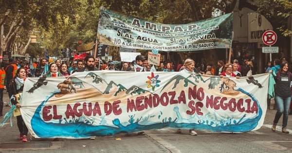 "Les decimos q cuidar el agua, cuidar nuestro patrimonio, cuidar nuestro futuro debe ser una obligación programática del peronismo. D lo contrario, asistiremos a una paulatina privatización y saqueo de n/recursos,empobreciendo aún mas al pueblo"

MPA Mendoza

Doc. completo en FB