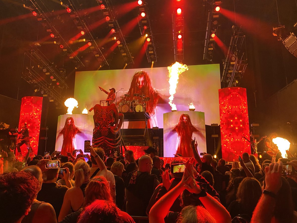 Had an evening to reflect on just how awesome last night’s #FreaksOnParade show was. And the answer is: EXTREMELY awesome. At one point I was actually choking on foam from the sky (right before the beach balls came out) ⁦@RobZombie⁩ always brings it. Felt like a kid again.