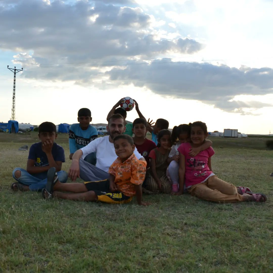 Yeri okul bahçesi, sınıfı olması gereken okul çağındaki çocuklar tarlalarda ve bilmedikleri memleketelerde türlü zorluklar altında büyüyor.
Eğitimlerinden geri kalan çocuklar sadece ilimizin değil ülkemizin kaybı oluyor.
<a href="/aydinsimakli/">Aydın sımaklı</a> <a href="/serhatgull1/">Serhat GÜL</a> <a href="/omerssongur/">Ömer Songur</a>