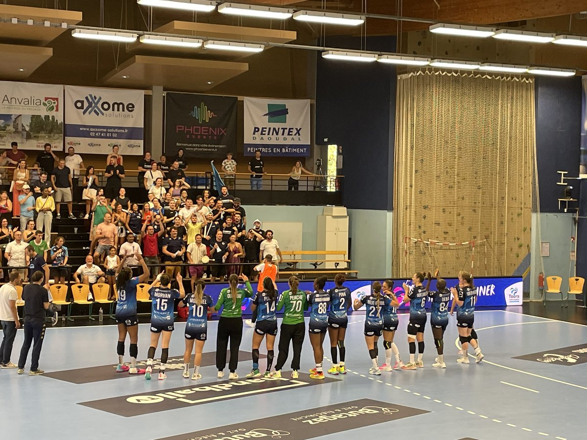 Le <a href="/CTHandBall/">Chambray Touraine Handball</a> l’emporte 28-27 à la Fontaine Blanche <a href="/ComChambray/">Chambray</a> devant <a href="/jdadijonhand/">JDA Handball</a> Bravo les #Conquérantes <a href="/YvesGuer/">yves guerin</a> <a href="/BouhourC/">BOUHOUR Christophe</a> @mkmoulay <a href="/ElodieTroadec/">Elodie Troadec</a> <a href="/Handaufeminin/">Hand au Féminin</a>