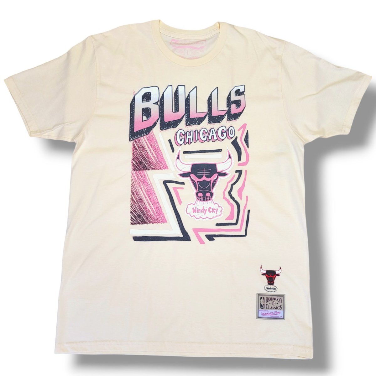 「sugarbal」広報のづち子です😊
新商品【M&amp;N】 Sidewalk Sketch Tee をご紹介！

アメリカを代表するスポーツブランドMitchell＆Nessの  ＃NBA 公式Tシャツ(海外限定)を入荷！

 人気チーム全３種を取扱い中です。

 #バスケ #バスケW杯 #バスケで日本を元気に ＃ミッチェルアンドネス