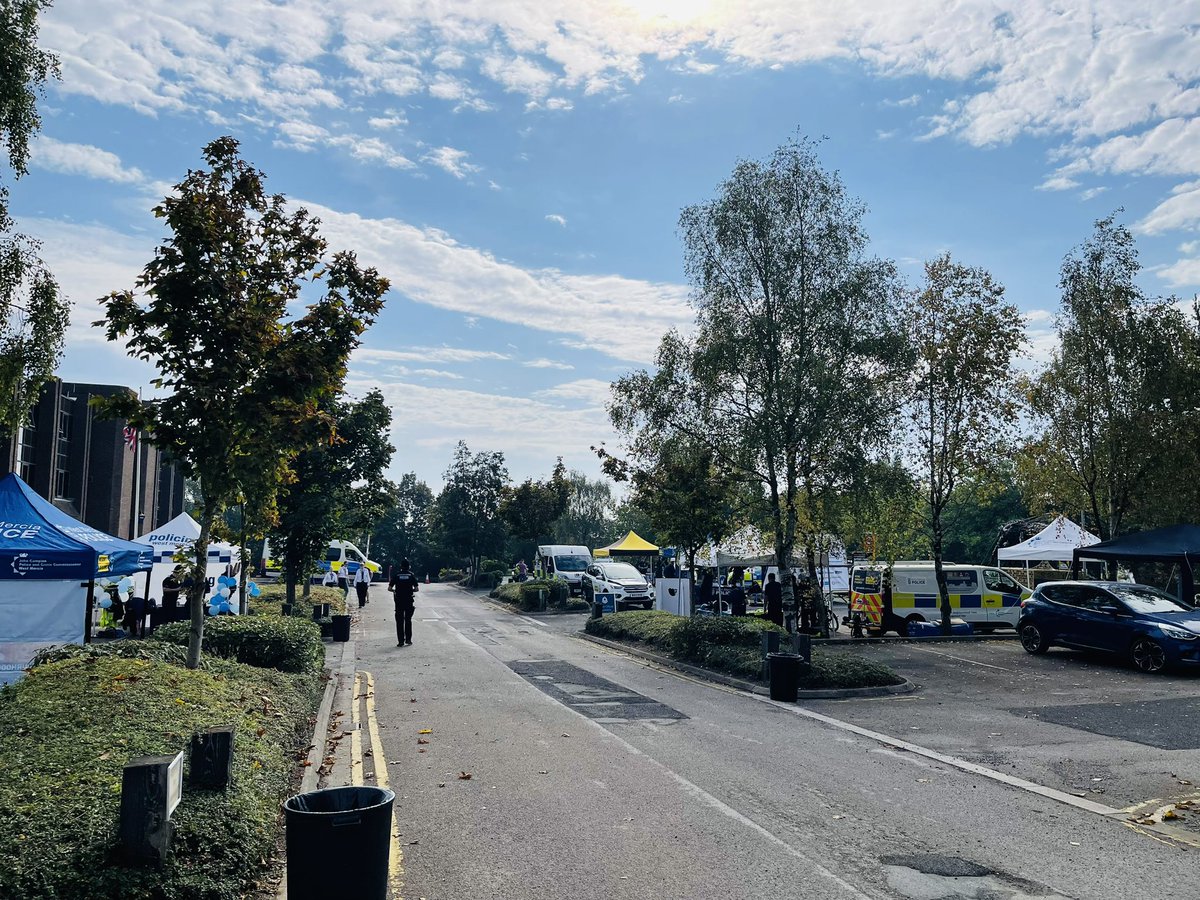 We’re all set up at <a href="/WestMerciaPCC/">West Mercia PCC</a> office for @TelfordCops Malinslee Police Station Open day.  Kick off is at 12 noon where you can meet <a href="/WMerciaPolice/">West Mercia Police</a> Police dogs, visit a custody suit, test out a driving simulator and find out what work the police do in our #community #telford
