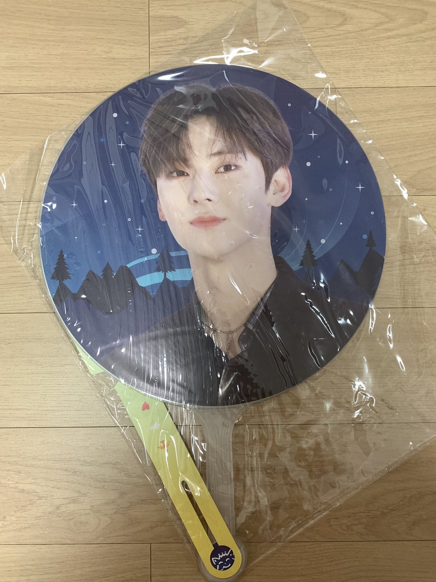 yamihaumm's tweet photo. 황민현 우치와 양도합니다🤍
택미포 0.5
하자 없어요🐱

#HWANGMINHYUN #minhyun #황민현 #민현 #우치와 #슬로건 #포카 https://t.co/I8nR33qB7Z
