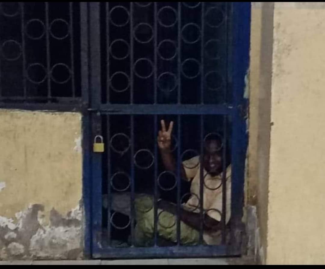 AfricanCentre's tweet photo. Acjps has documented incidents where approx. 30 civilians including human rights defenders were arbitrarily arrested, interrogated and detained M.I unit. Dozens of civilians were also arrested based on their relationship with family/friends who joined RSF https://t.co/saEj4tXYPC https://t.co/UHmV36bCED