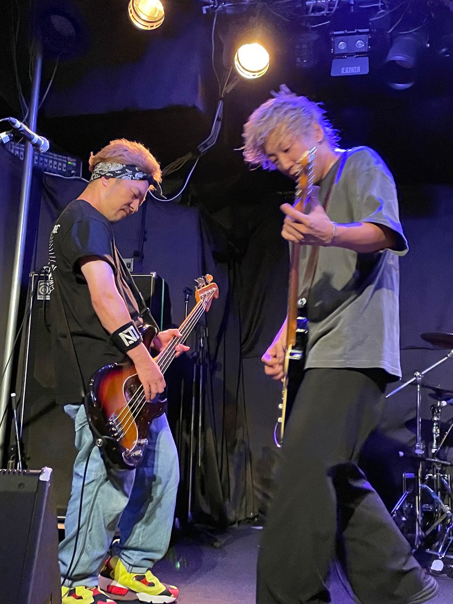 loosesky's tweet photo. 昨夜クレモン
最高がすぎた…!
何だか久々ツーショット
#nocolorsactor
#bass
#玲 https://t.co/AUTDW4gS4m