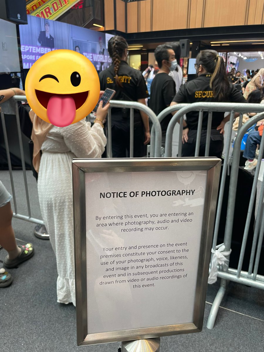 imjiminnn's tweet photo. Wow @houseofkpopco just a notice like this? Like they've already won the fansign. So if they don't want to get photographed they have to forgo their fansign chance??? Like seriously? Also what's up with all the media. And how about the crowd control?? https://t.co/dCu4RPoly1