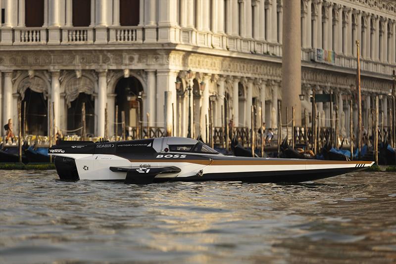 PowerBoatWorld tweet media