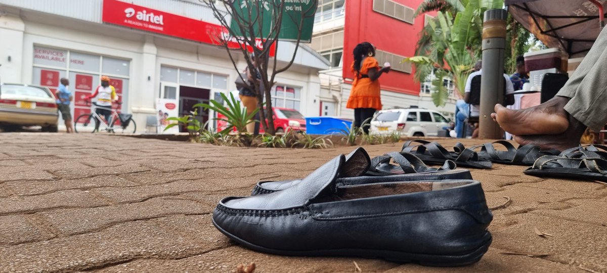 wwafula's tweet photo. Friends, let's join the @DailyMonitor family in raising up to shs45m for our friend @edgarbatte. We need up to 900 cars or 2,250 pairs of shoes/sandles at Airtel House, today.
#SupportEdgarBatte
@BrainchildBCW @FireworksUganda @ntvuganda @GabrielBuule @SubaruNationUg https://t.co/Qcd9gvlYfC