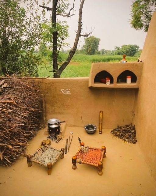 پیڑھی
چلھ
پتیلی
کونڈی
متیر/ڈنڈا
بالن
چمٹا
پھوکنی
پاتھی/تھاپی