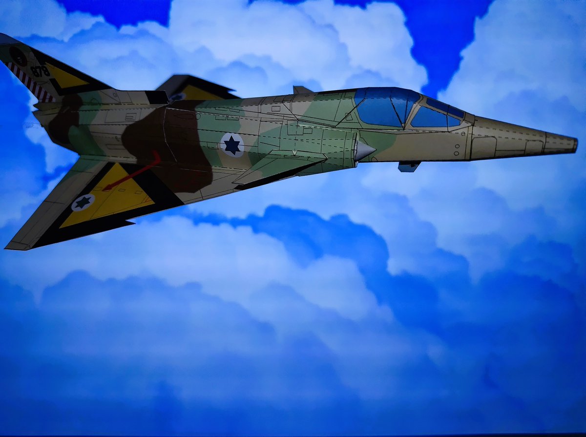 tukaretaossan's tweet photo. 試作モニターに参加しました\(^o^)/
イスラエル空軍の、IAI クフィルです(^_^)v
フランスのミラージュって戦闘機を輸入する筈が出来なくなって、アレやコレして開発した機体なのです(;^ω^)
#クフィル #Kfir #ペーパークラフト #紙飛行機 #紙飛行機とばそ #スピカ写真館 https://t.co/Kfj0vUJPcC