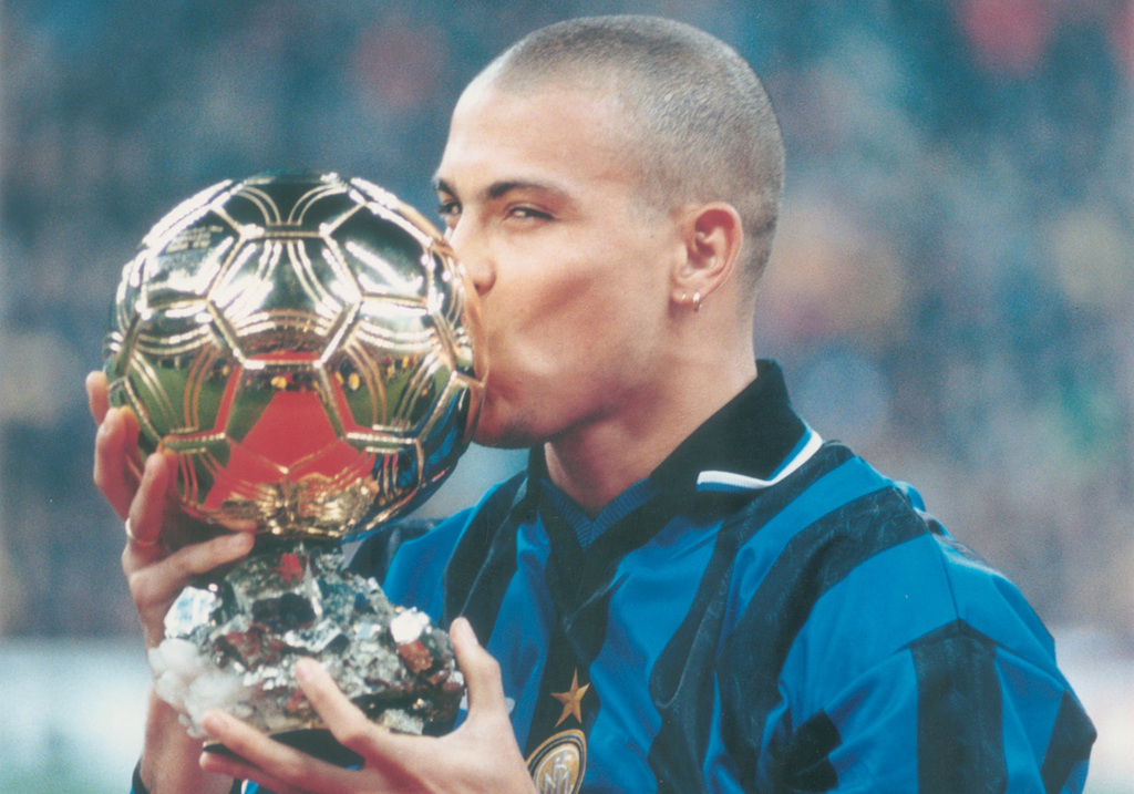 Inter_en's tweet photo. O Fenômeno at Inter wasn't just a vibe, it was 𝙩𝙝𝙚 vibe 🥰

#ForzaInter https://t.co/xFA3vUF4Xs