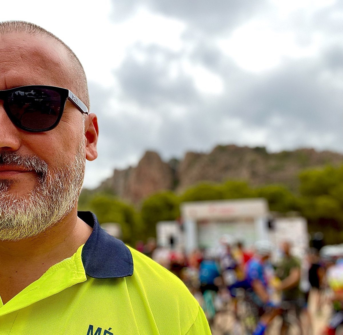 Hoy toca abrazar las emergencias desde la montaña, hoy toca `medical team’ en la XXXVII Escalada a la Cresta del Gallo, una carrera organizada por la Federación Ciclismo de la Región de Murcia @MURCIACICLISMO, con el apoyo y colaboración de @GrupoSiren 🚑y @hospitalmesa 🏥