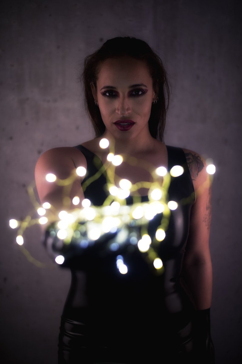 grobography1's tweet photo. Ateliershooting with @Amayadossantos2
#photoshooting #portrait #lightseffects #photoshoot #studioshoot #portraitphotography https://t.co/BeerYR4am6