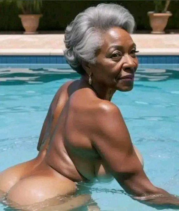 Gents be honest. You would, Wouldn&rsquo;t you? https://t.co/8UyHudzXCP<a href="/tag/netflixandchill"class="tags"><span>#netflixandchill</span></a>