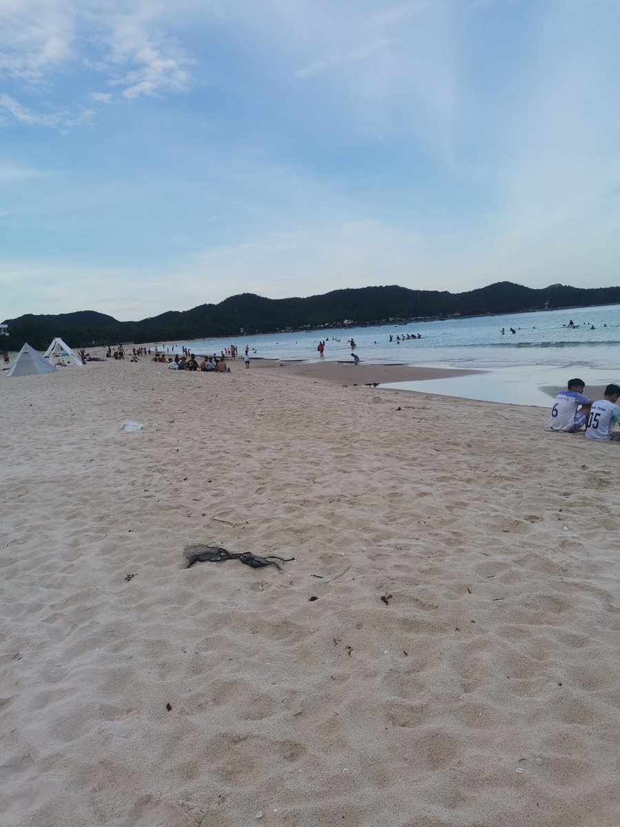 Tinh em la bien la may nui,La ca tinh thuong cua dat troi.