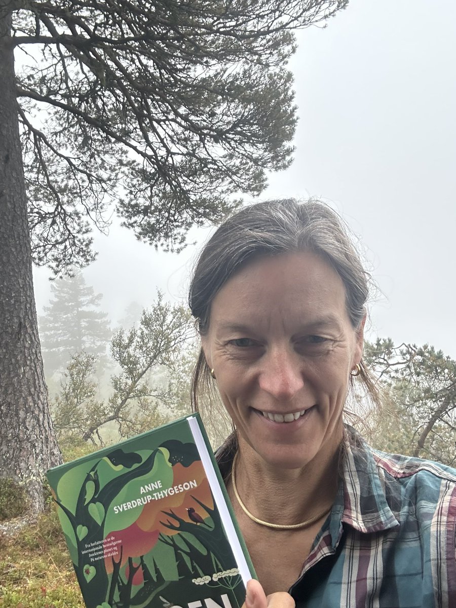 VVandvik's tweet photo. Tenk å komme hjem fra ti dager med @IPBES of #FremmedeArter i Bonn og finne denne juvelen om #Skogen med hyggelig hilsen fra @annesver i posten! Takk! Jeg tok den med til min yndlingsskog - bra lesevær i dag! #MerNatur #ForNaturen https://t.co/rH8uaOkFGU