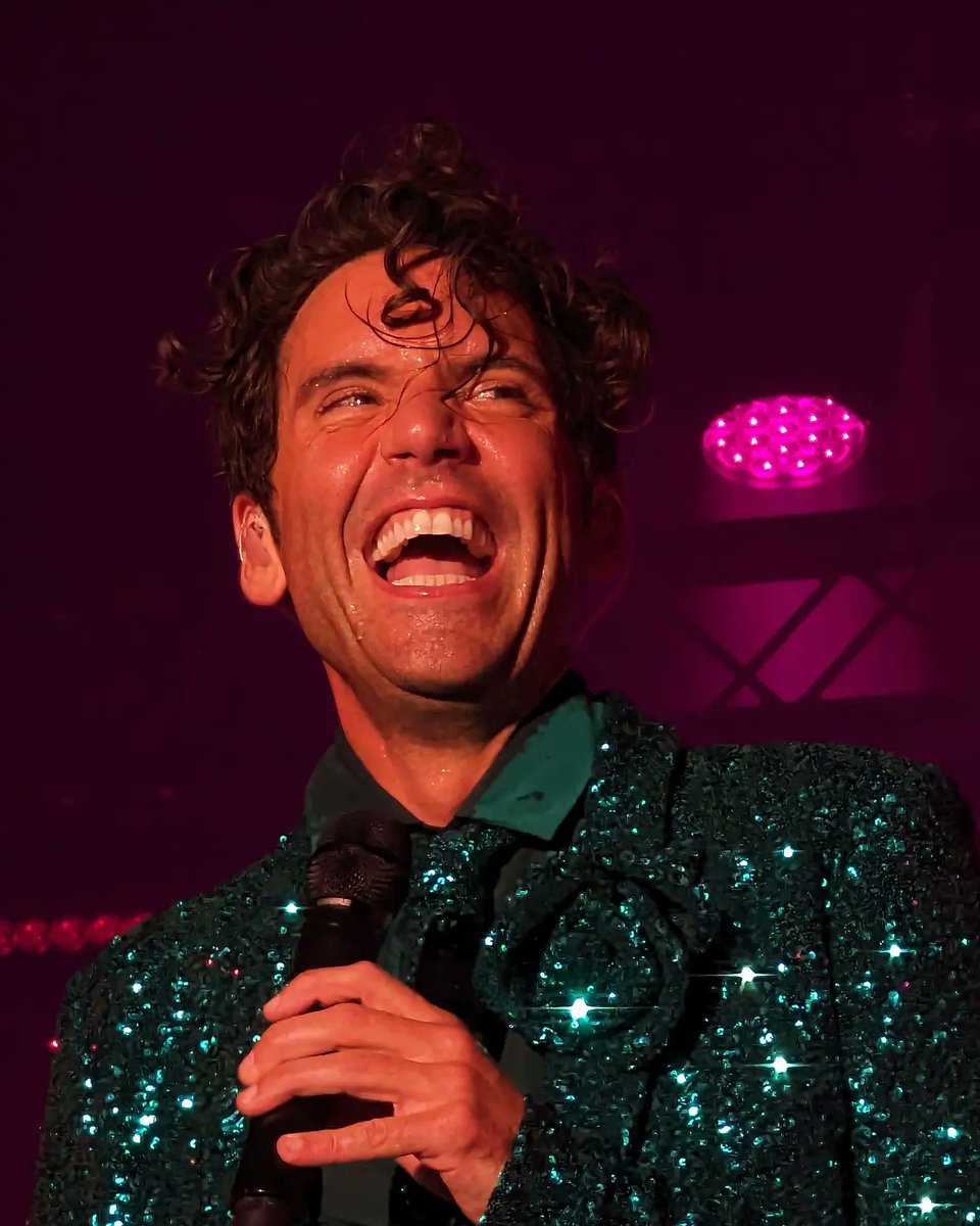 verobott's tweet photo. 'Mika making fun of the VIP section' series 🤷��❤️

#mika #mikainstagram #mikasounds #mikasinger #mikalive #mikalive2023 #mikafans #mikafanclub #foireenscene #chalonsenchampagne #concert #mikagig #livemusic #love #music https://t.co/t9DmRgbdbs