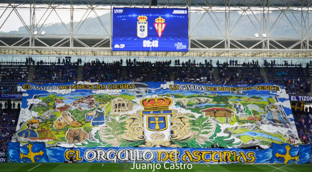 "Y he bajado en piragua el descenso del Sella
Donde encontré una botella
Y al abrir el tapón salió mensaje
Escrito en negro carbón
Era el mapa de un tesoro
Justo encima, había un mar
Justo abajo, había un león"