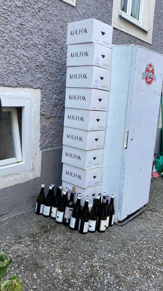 lisavoc's tweet image. Geniale Wirtshausroas gestern durch Neufelden. Mit so tollen Köch:innen, Winzer:innen, und sehr erfrischend durchmischtem Publikum jung/alt/Land/Stadt/Hipster/Locals, Essen von Knedl bis Sushi uvm 🫶 Danke für #OIS