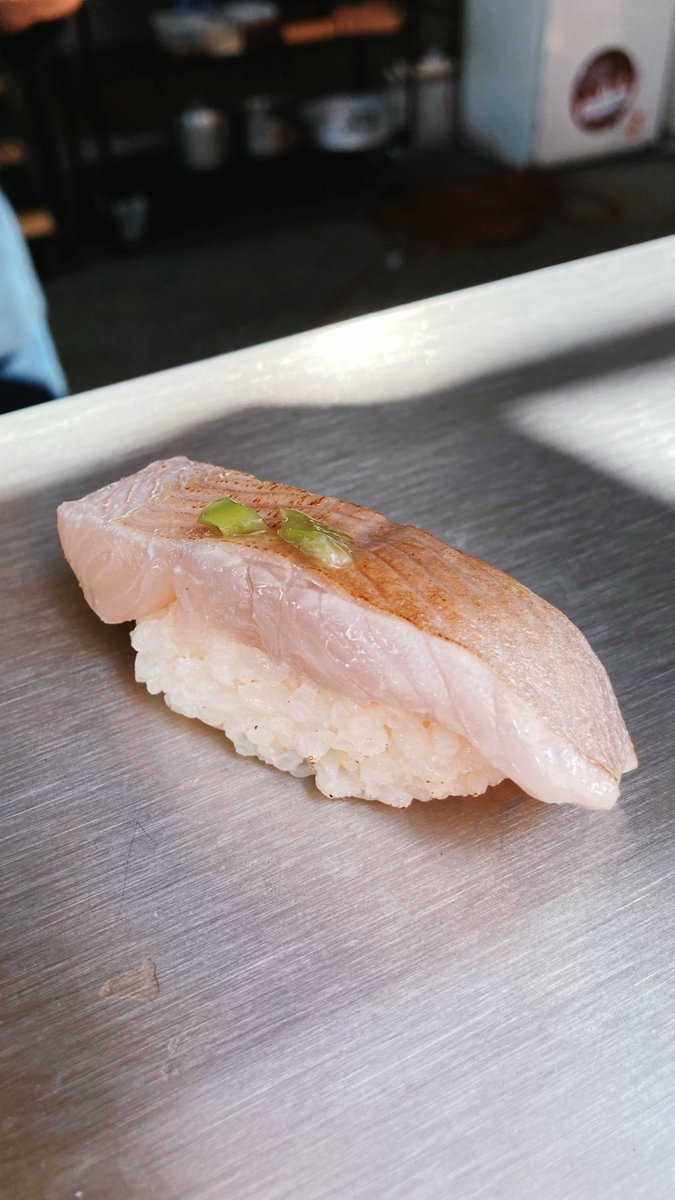 lisavoc's tweet image. Geniale Wirtshausroas gestern durch Neufelden. Mit so tollen Köch:innen, Winzer:innen, und sehr erfrischend durchmischtem Publikum jung/alt/Land/Stadt/Hipster/Locals, Essen von Knedl bis Sushi uvm 🫶 Danke für #OIS