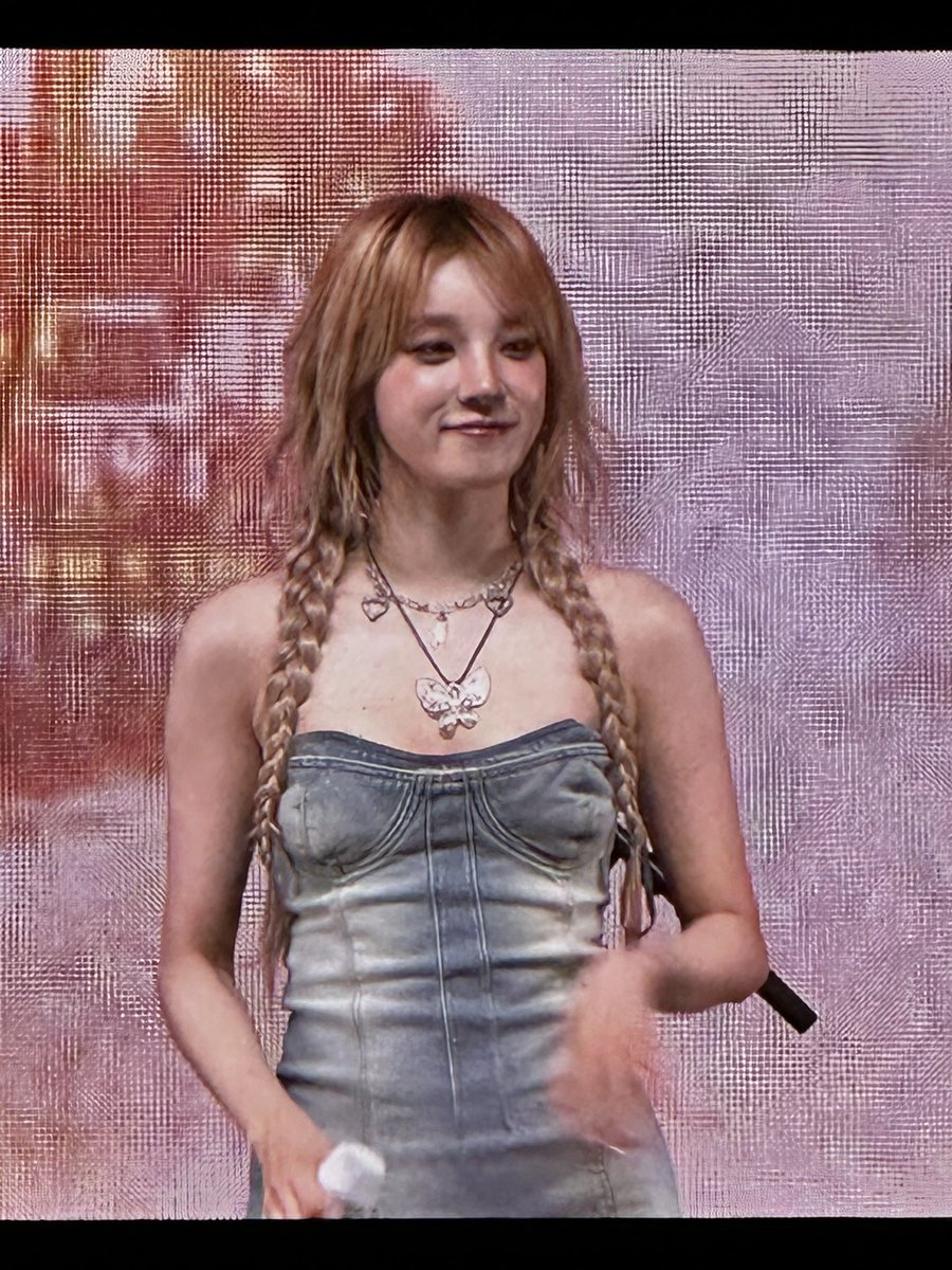 015B_Y's tweet photo. cutie yuqi https://t.co/tXuHmNQXAa