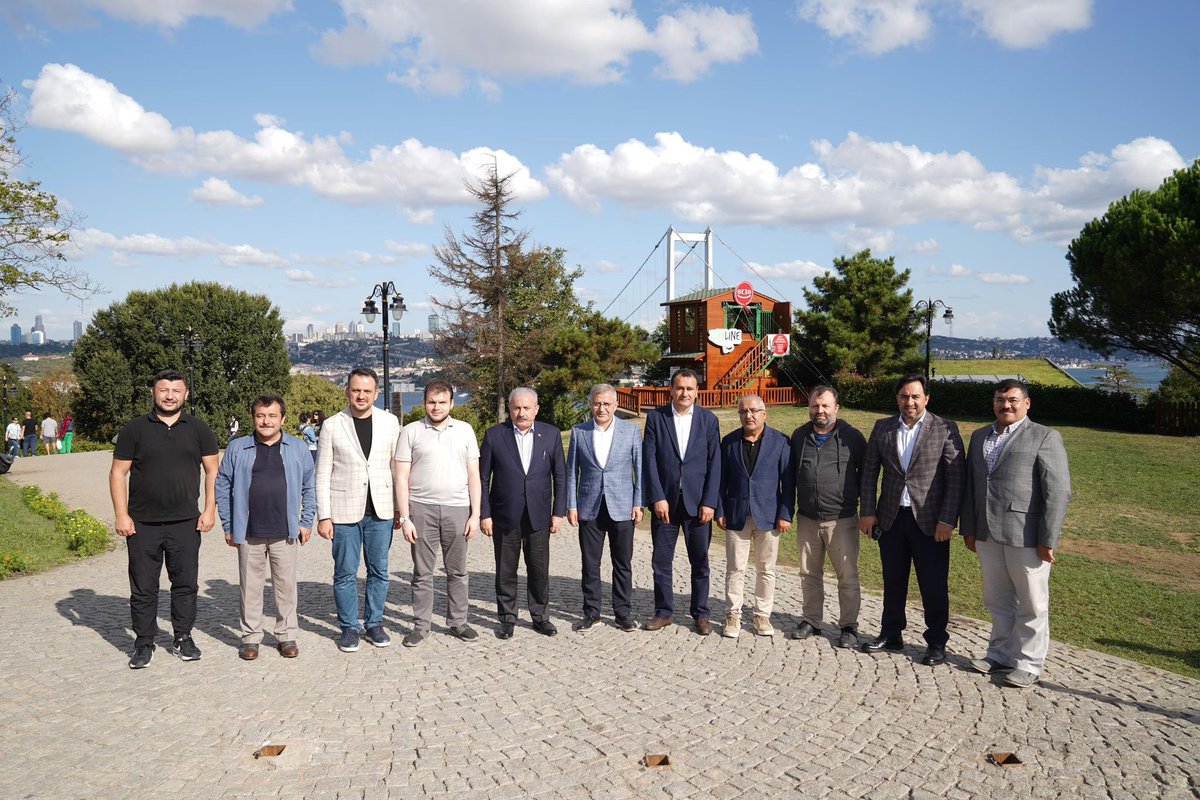Cihannumader's tweet photo. 81 İl 104 İlçe'de Sabah Namazı Coşkusu!

Derneğimizin öncülüğünde Türkiye'nin önde gelen STK'larının bir araya gelerek düzenlediği sabah namazı programı Türkiye'nin birçok noktasında coşkulu buluşmalarla nihayet buldu. 

Katılım gösteren gönül dostlarına teşekkür ediyoruz. 

#AilemleSabahNamazına #Cihannüma