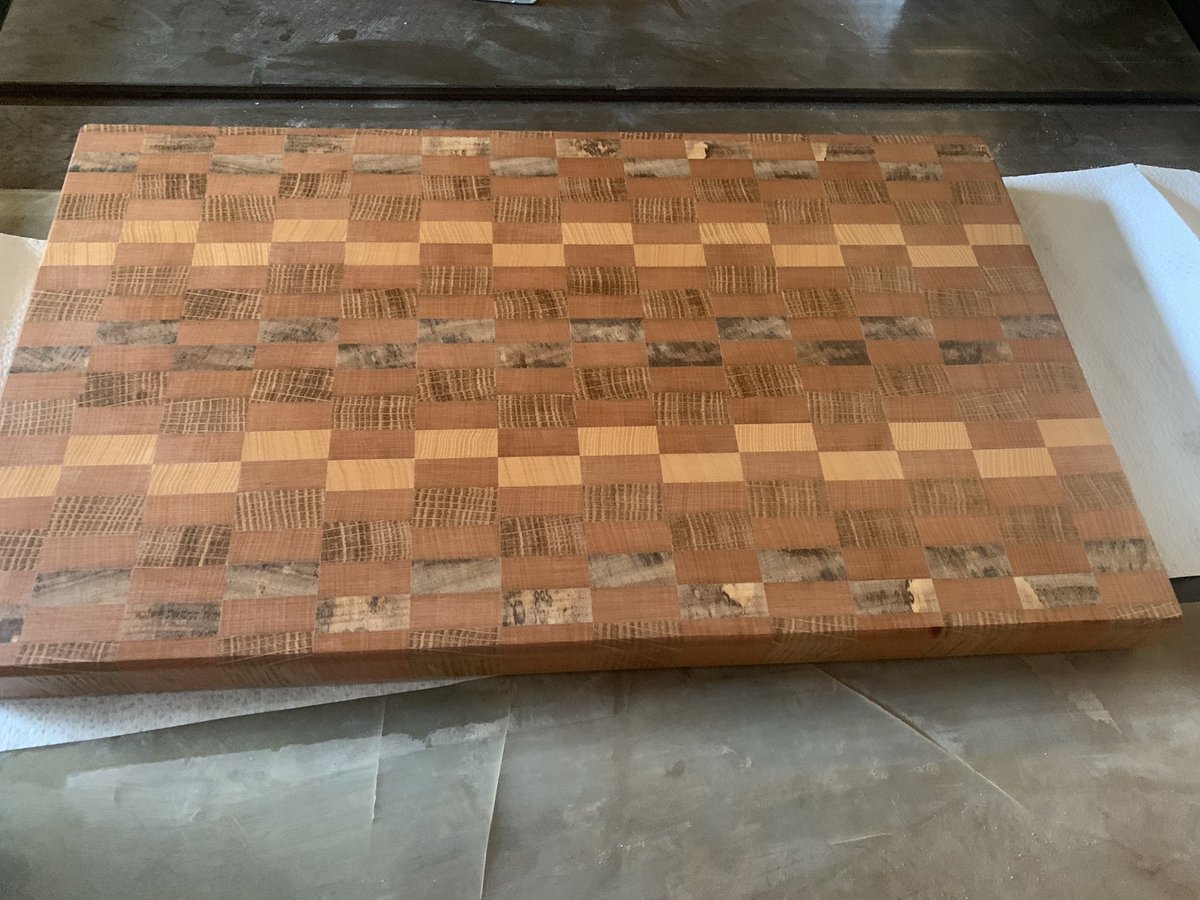 Norbert80476471's tweet image. #h2designaustria #designbrett #küchenbrett #schneidbrett #hartholzbrett #escheholz #eicheholz