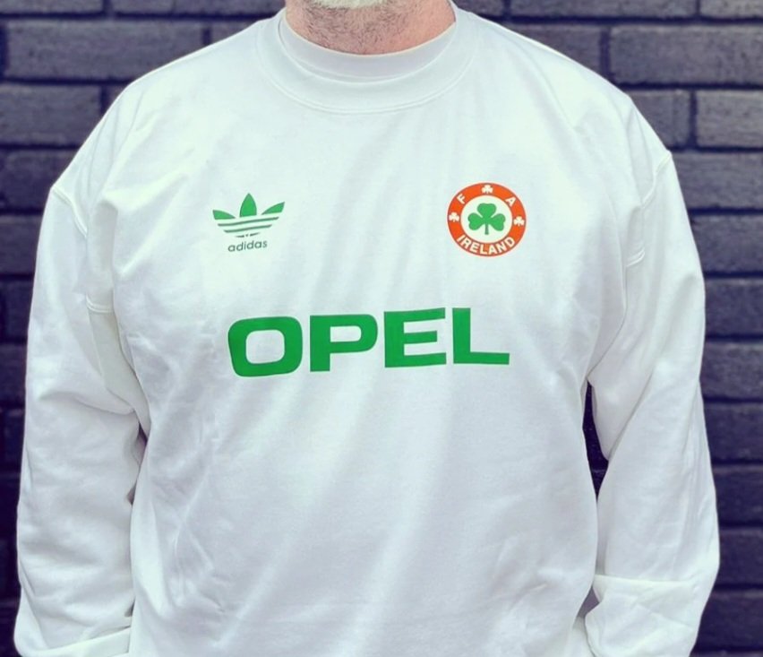 robdugg's tweet photo. Having a 10% sale over at https://t.co/70lTqUc8UW until midnight. 

Also, I'm giving away a jumper if Ireland WIN tonight. To be in with a chance of winning just repost this post. #coybig #irened #irelandfootball #Ireland #irishfootball https://t.co/L0cxTxQwxt