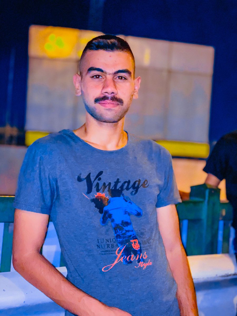 نحن في زمان اصبح للرويبضه مكانه ومنزله  خاصة  وشأن في المجتمع يجالس الكبار وينصح الصغار واللُكَعُ ابن اللُكَعُ من أسعد الناس لانهُ يسير مع شخصيات فاسده وينال  منهم لُعاعه من هذه الحياة الدُنيا  مقابل حريته وهو لا يُبالي كأنهُ حِمار يُساق حيث يُريد راعيه.✍️ #عُمَر_مُظَفَّرْ