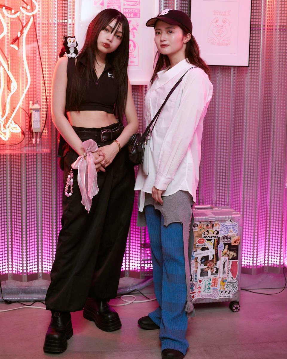 【スナップ】
名前: ERICA／rio shimizu
トップス: NIKE／soduk
ボトムス: 寅壱／MAISON SPECIAL
バッグ: ISSEY MIYAKE／PIENI
シューズ: HYEIN SEO／COMME des GARÇONS × SALOMON
帽子: BURBERRY
バングル: LOUIS VUITTON

fashionsnap.com/streetstyle/20…