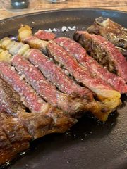 ladyick4real's tweet photo. London's niche steakhouse 🥩Everyone will be confused after seeing it https://t.co/dlUSEvfI39